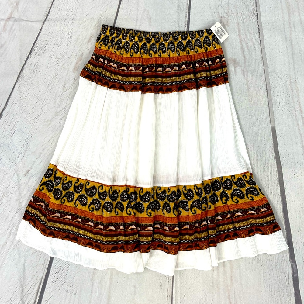 NWT BUSTIN Skirt - Small